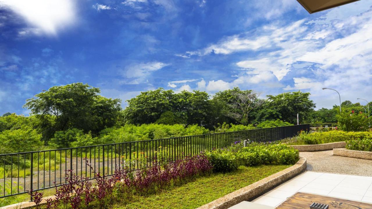 Azalea Suites Cikarang By Jayakarta Group 外观 照片