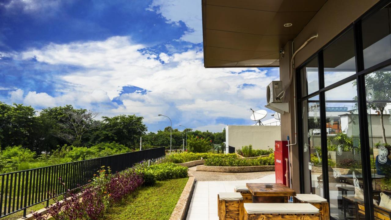 Azalea Suites Cikarang By Jayakarta Group 外观 照片